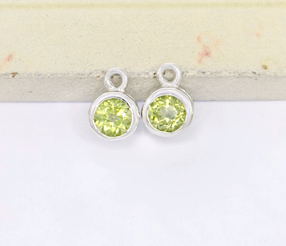 2 of Natural Round Peridot /& Sterling Silver Bezeled Charms 5mm.